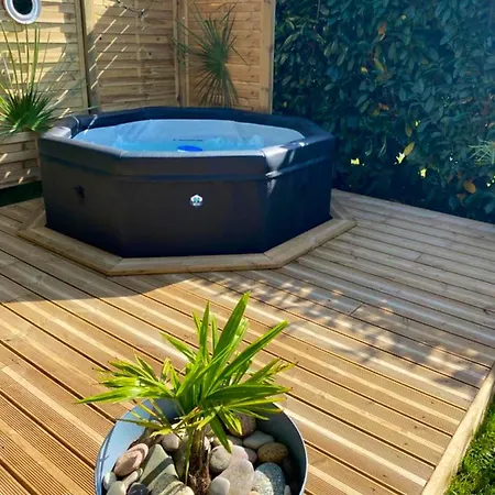 Holiday home Maison D'une Avec Jacuzzi Jardin Clos Et Wifi A *