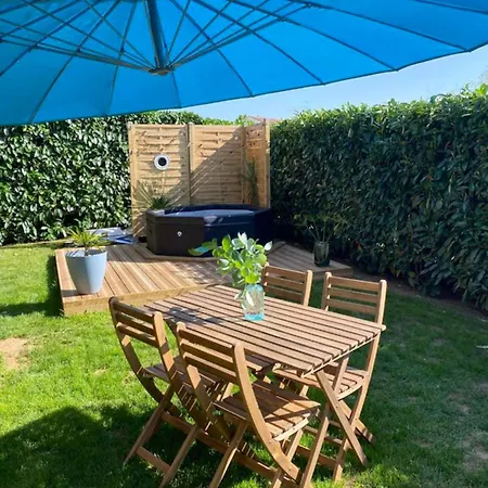 Holiday home Maison D'une Avec Jacuzzi Jardin Clos Et Wifi A